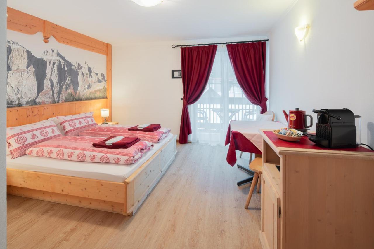 B&B Agriturismo Cesa Ciasates Canazei Luaran gambar